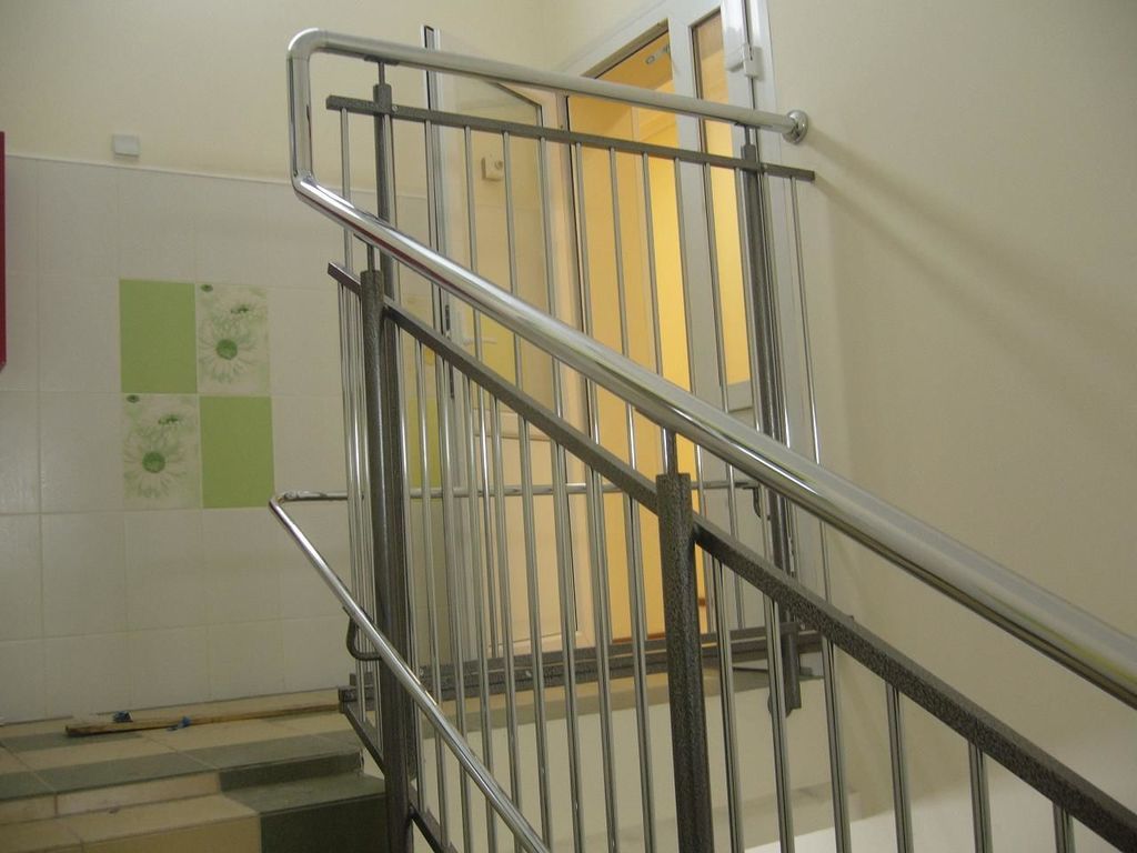 Перила для лестниц в детских учреждениях