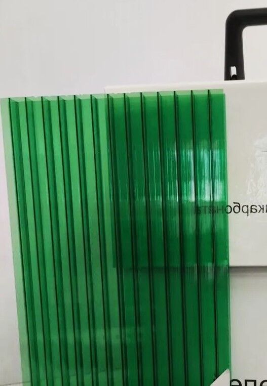 Сотовый поликарбонат KINPLAST Зеленый 4 мм (2,1*12 м)