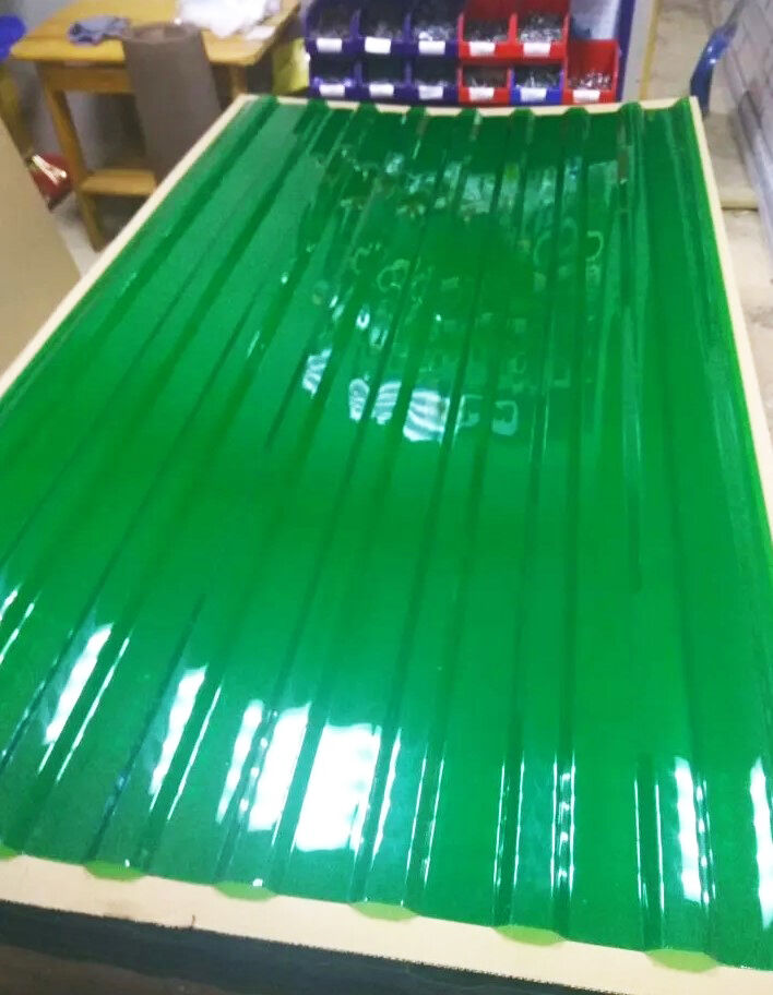 Профилированный поликарбонат KINPLAST Зеленый 0,8 мм (1,05*2 м)