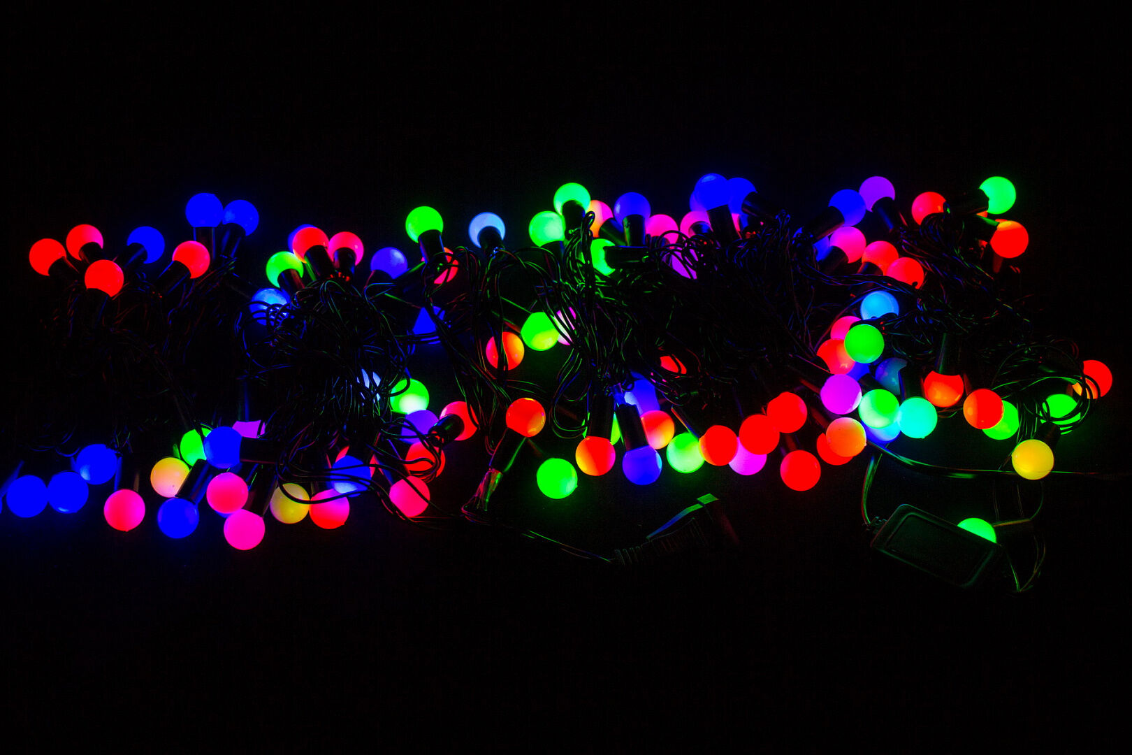 Гирлянда "Нить-шарики" 1,6 см, 10 м, 100 LED, нить тёмная, разноцветная
